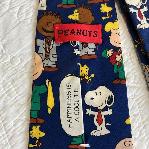 Vintage PEANUTS 100% silk Snoopy neck tie. - Picture 4 of 5